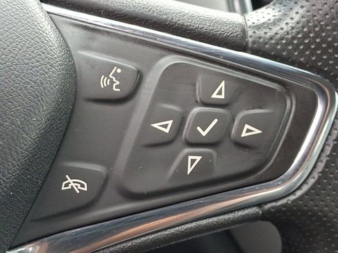 Used 2021 Chevrolet Equinox LS image 22