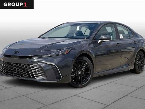 Used 2026 Toyota Camry SE FWD image 1