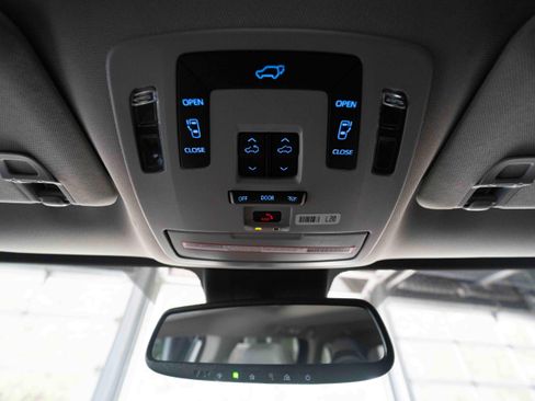 Used 2023 Toyota Sienna XLE FWD image 18