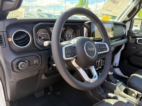 New 2026 Jeep Wrangler Unlimited Sahara AWD/4WD image 6