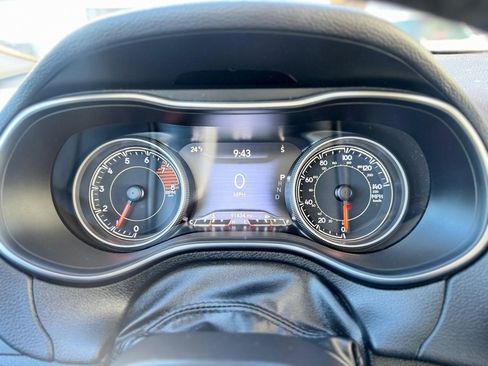 Used 2019 Jeep Cherokee Limited image 14