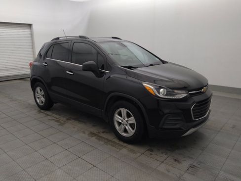 Used 2020 Chevrolet Trax LT w/ LT Convenience Package FWD image 11