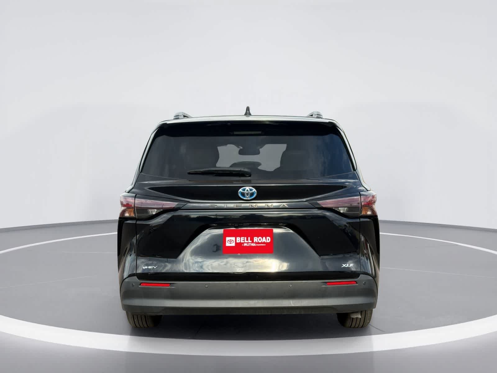 Used 2025 Toyota Sienna XLE FWD image 8