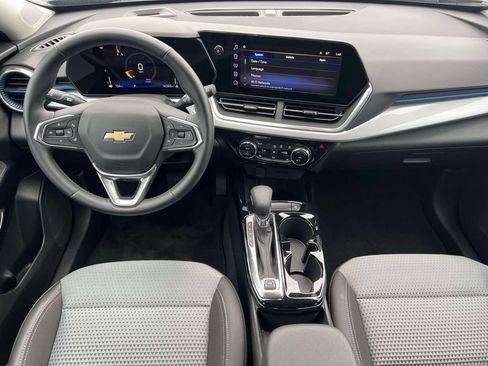 Used 2024 Chevrolet Trax LT w/ Driver Confidence Package FWD image 14