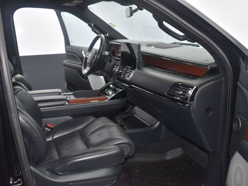 Certified 2023 Lincoln Navigator L Reserve w/ Equipment Group 201A image 16