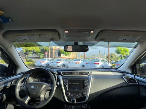 Used 2019 Nissan Murano SV image 10