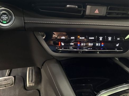 Used 2023 Buick Envision Essence w/ Technology Package I image 32