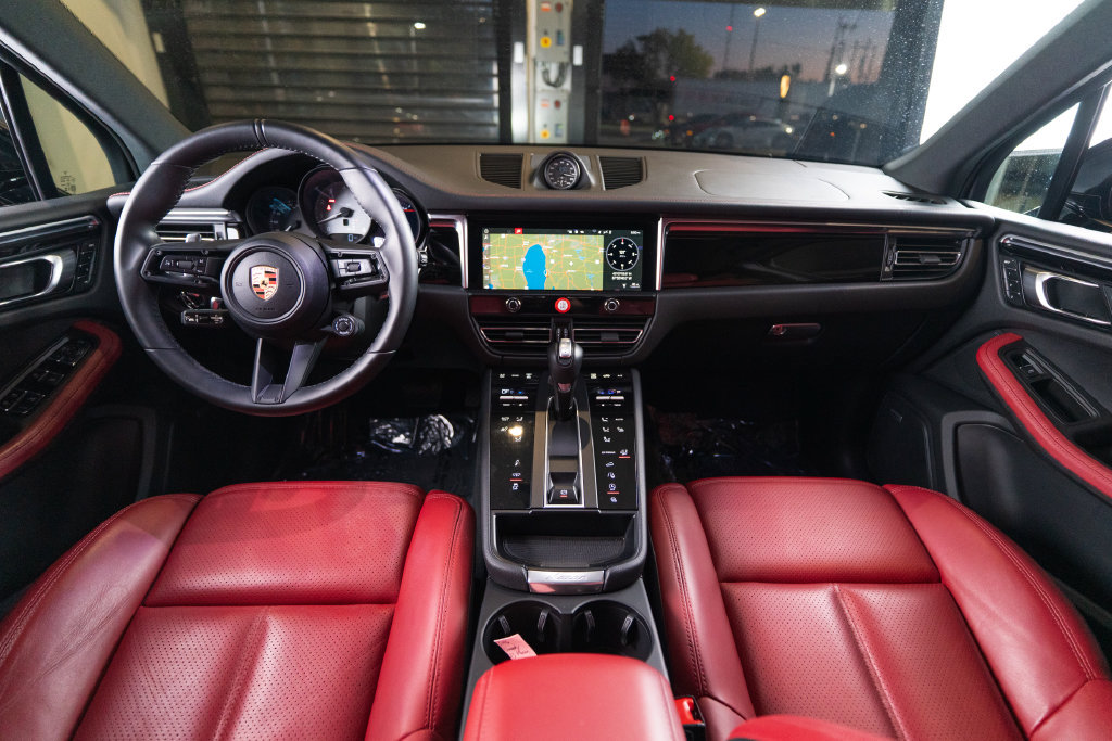 Certified 2023 Porsche Macan S AWD/4WD image 16