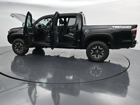 Used 2022 Toyota Tacoma TRD Off-Road w/ Technology Package AWD/4WD image 39