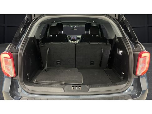 Used 2023 Ford Explorer XLT w/ Equipment Group 202A AWD/4WD image 27