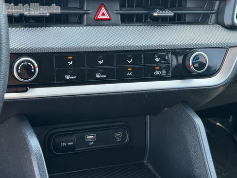 Used 2024 Kia Sportage LX AWD/4WD image 29