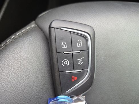 Used 2025 Cadillac XT4 Premium Luxury image 34