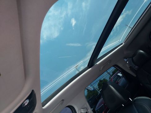 Used 2025 Kia Sorento S w/ Panoramic Sunroof Package FWD image 23
