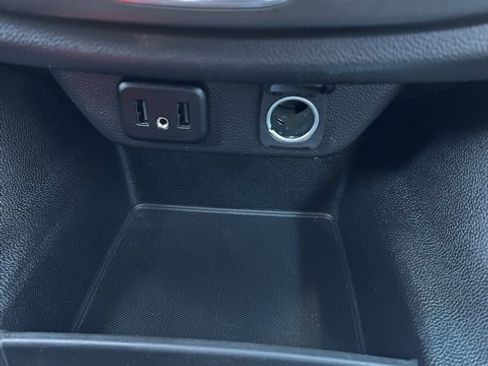 Used 2020 Chevrolet Traverse LT w/ Driver Confidence II Package image 34