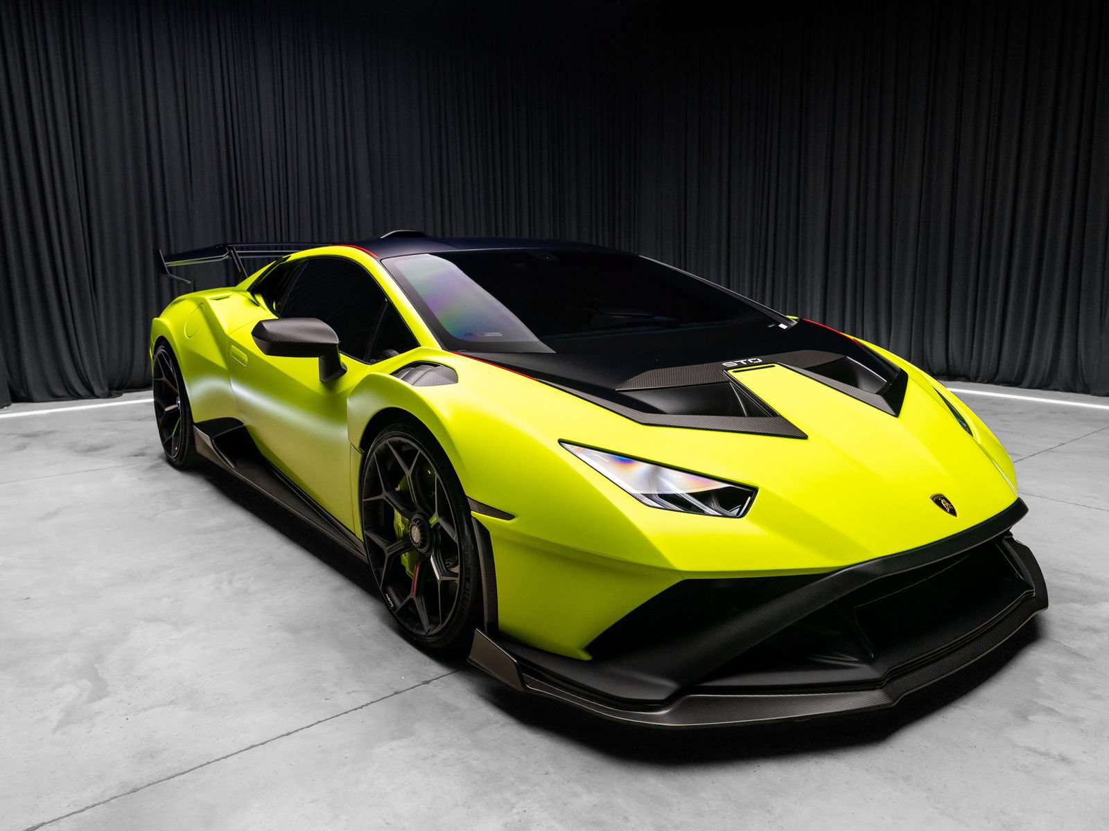 Used 2022 Lamborghini Huracan STO RWD image 12