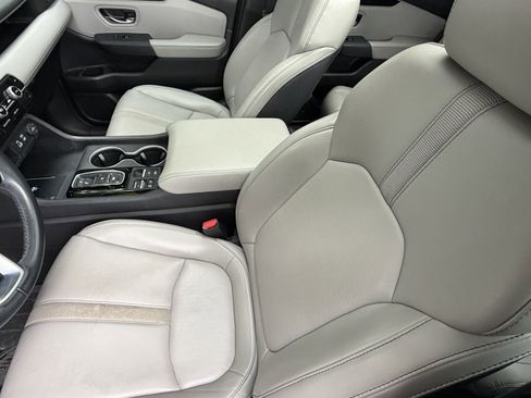 Used 2023 Honda Pilot Touring image 16