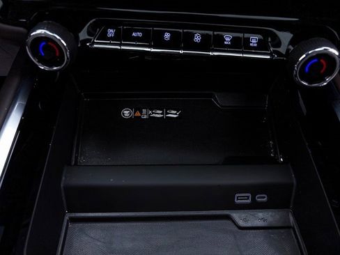 Used 2025 Chevrolet Tahoe Z71 w/ Comfort Package image 28