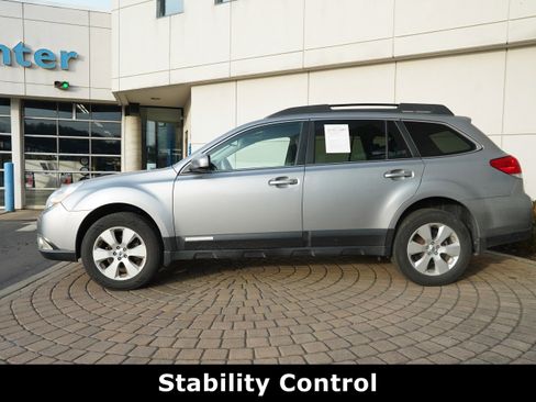 Used 2011 Subaru Outback 2.5i Limited image 13
