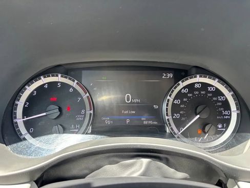 Used 2023 Toyota Highlander XLE FWD image 14