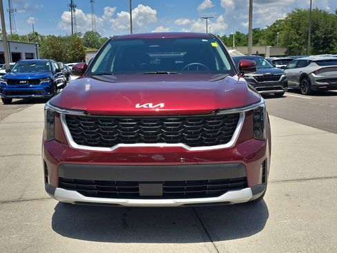 Certified 2025 Kia Sorento LX FWD image 3