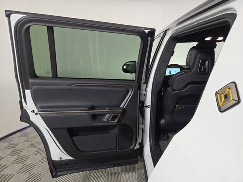 Used 2024 Rivian R1S Adventure AWD/4WD image 17