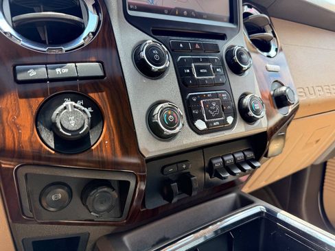 Used 2015 Ford F250 Lariat w/ Lariat Ultimate Package AWD/4WD image 28