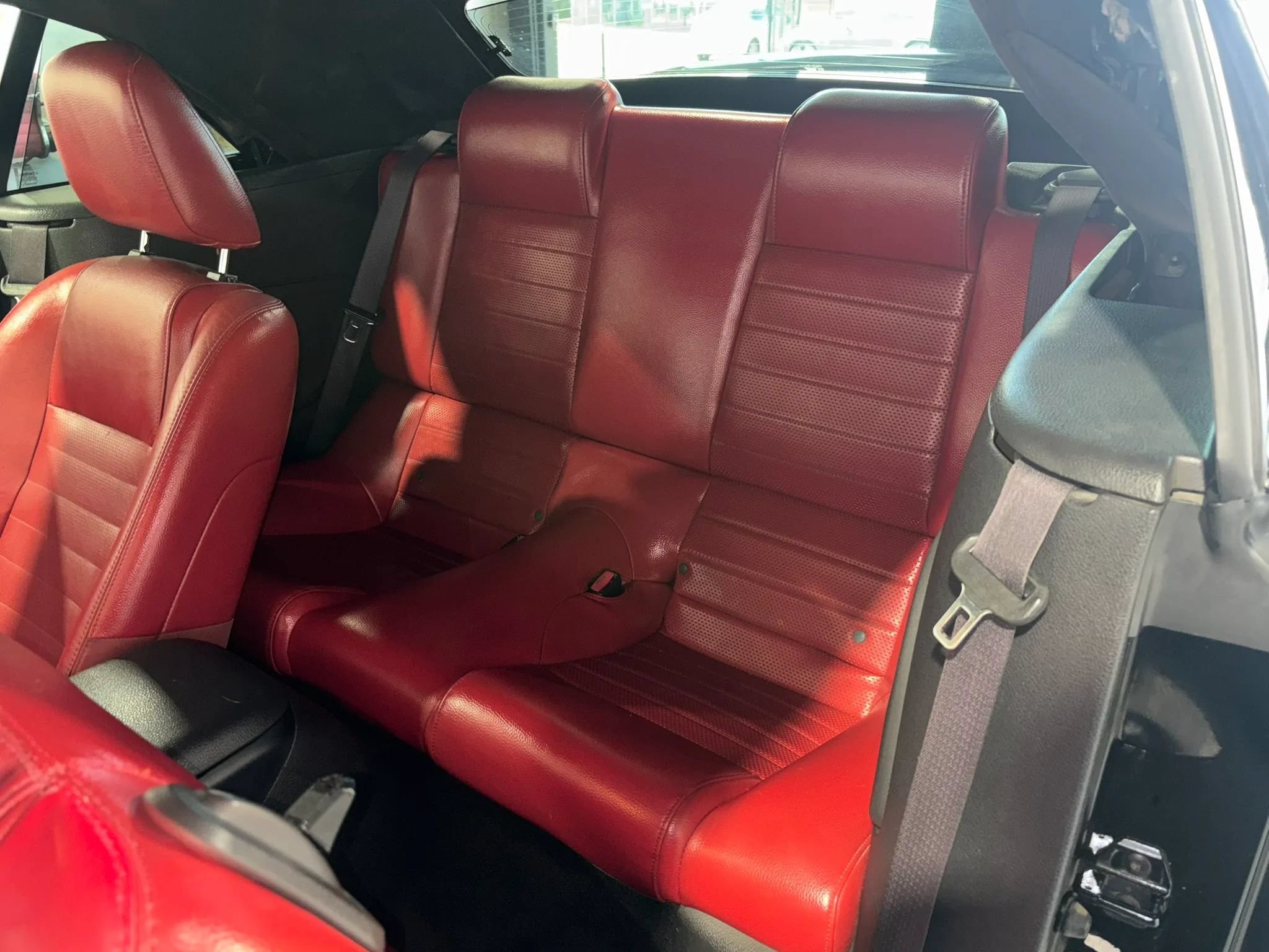 Used 2005 Ford Mustang GT Premium RWD image 17