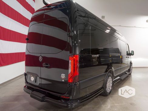 Used 2024 Mercedes-Benz Sprinter 3500 image 35