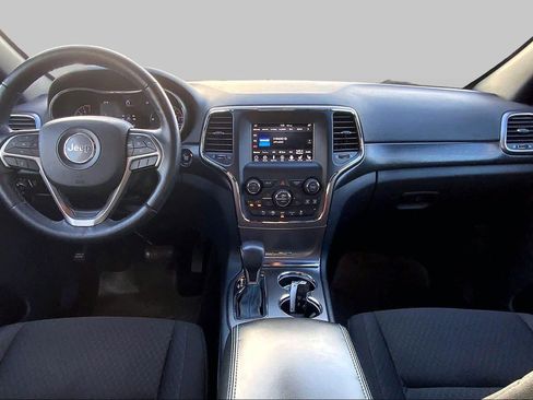 Used 2018 Jeep Grand Cherokee Laredo AWD/4WD image 15