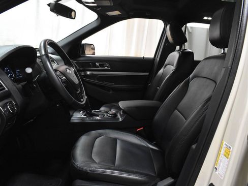 Used 2018 Ford Explorer XLT w/ Equipment Group 202A AWD/4WD image 3