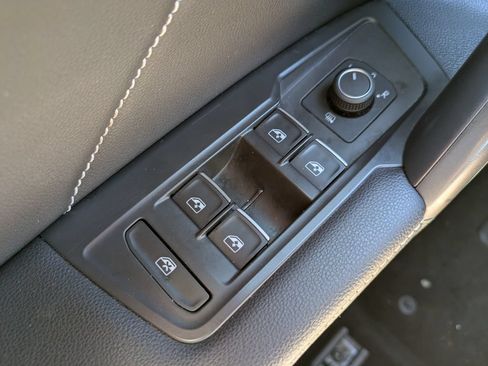 Used 2022 Volkswagen Tiguan SE w/ Panoramic Sunroof Package AWD/4WD image 25