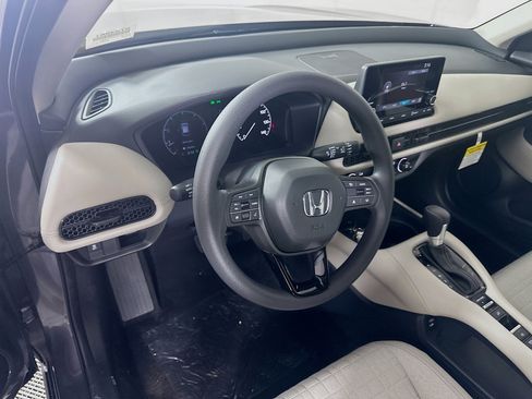Used 2025 Honda HR-V LX image 9