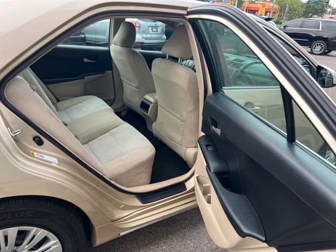 Used 2012 Toyota Camry LE FWD image 13