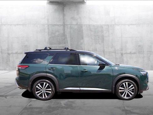 Used 2025 Nissan Pathfinder Platinum AWD/4WD image 5