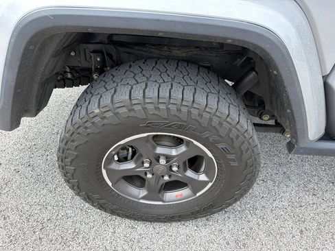 Used 2020 Jeep Gladiator Overland AWD/4WD image 4