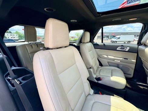 Used 2015 Ford Explorer XLT w/ Equipment Group 202A AWD/4WD image 29
