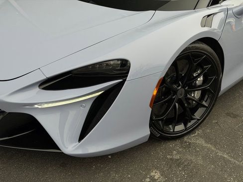 Used 2025 McLaren Artura Spider image 7