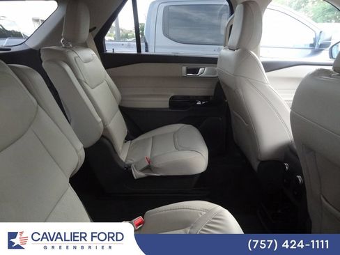 Used 2023 Ford Explorer Platinum w/ Technology Package AWD/4WD image 11