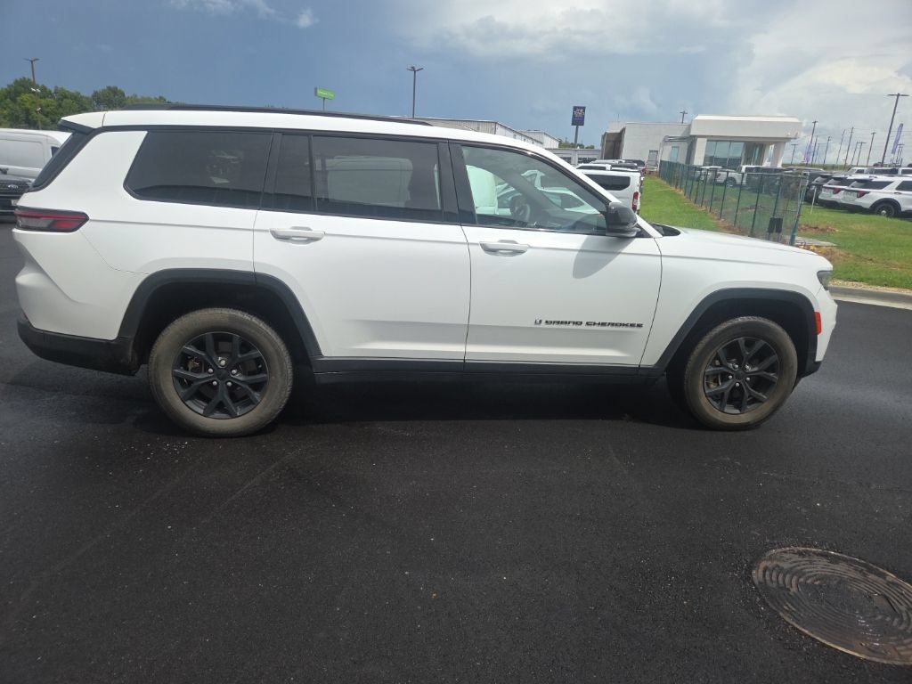 Used 2024 Jeep Grand Cherokee L Laredo RWD image 12