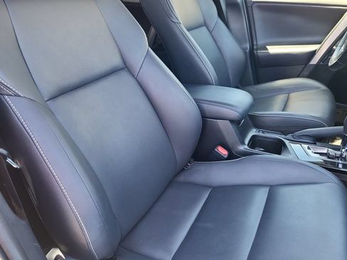 Used 2018 Toyota RAV4 Limited AWD/4WD image 21