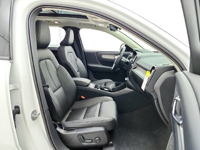 New 2026 Volvo XC40 B5 Plus w/ Protection Package Premier AWD/4WD image 18