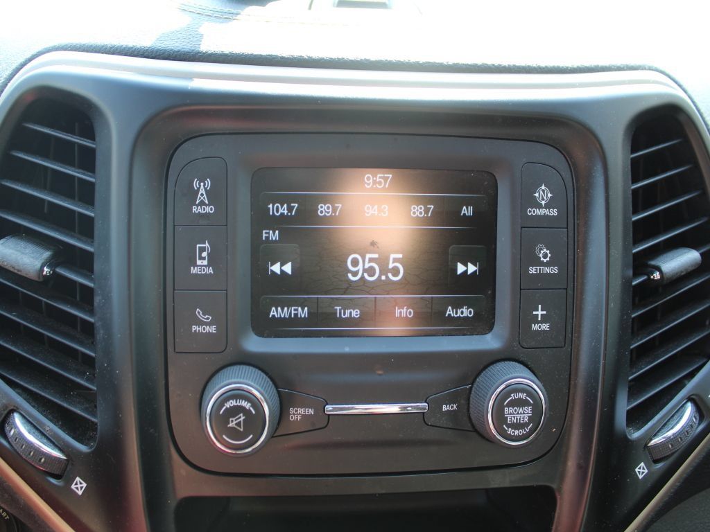 Used 2016 Jeep Cherokee Sport AWD/4WD image 12