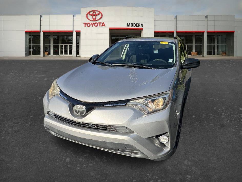 Used 2018 Toyota RAV4 LE FWD image 1
