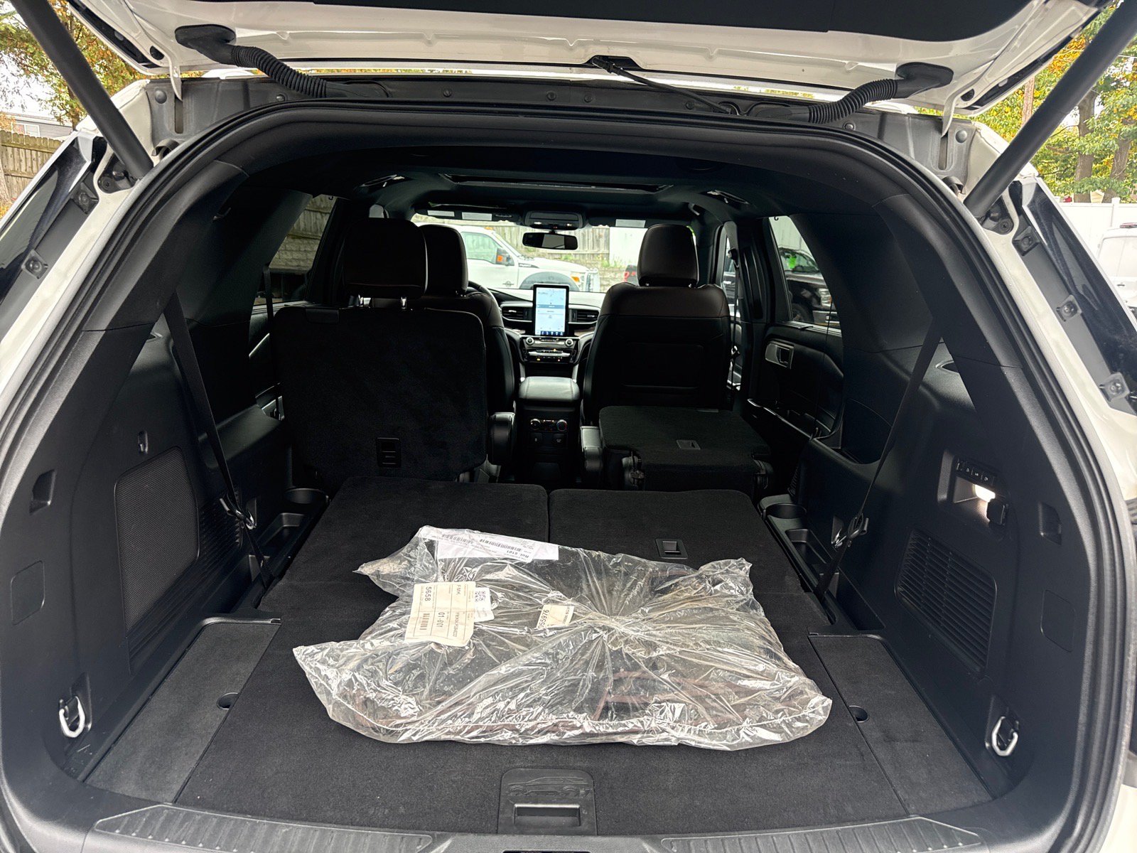 Used 2023 Ford Explorer Platinum w/ Technology Package AWD/4WD image 9