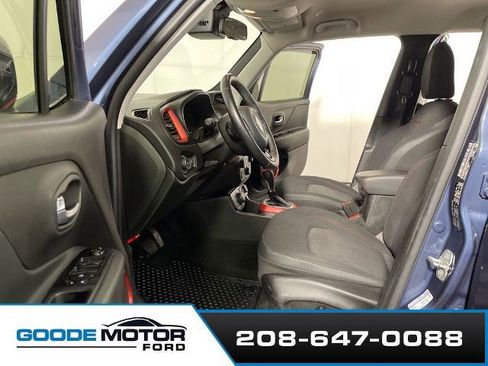 Used 2022 Jeep Renegade Trailhawk AWD/4WD image 9