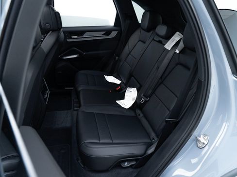 Certified 2026 Porsche Cayenne AWD/4WD image 28