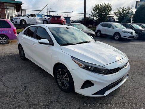 Used 2024 Kia Forte LXS w/ LXS Technology Package FWD image 3