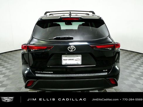 Used 2024 Toyota Highlander XLE FWD image 27