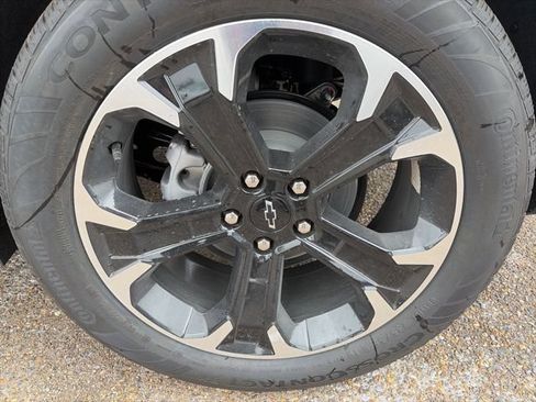 New 2026 Chevrolet Equinox LT w/ Convenience Package II FWD image 18