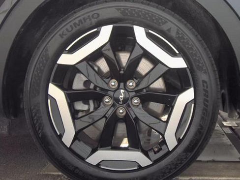 Used 2025 Kia Telluride S FWD image 3